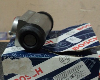 Цилиндр тормозной задний NISSAN MICRA/NOTE/OPEL ASTRA/CORSA/RENAULT CLIO/FLUENCE (Bosch) 0986475933 "повреждение упаковки"